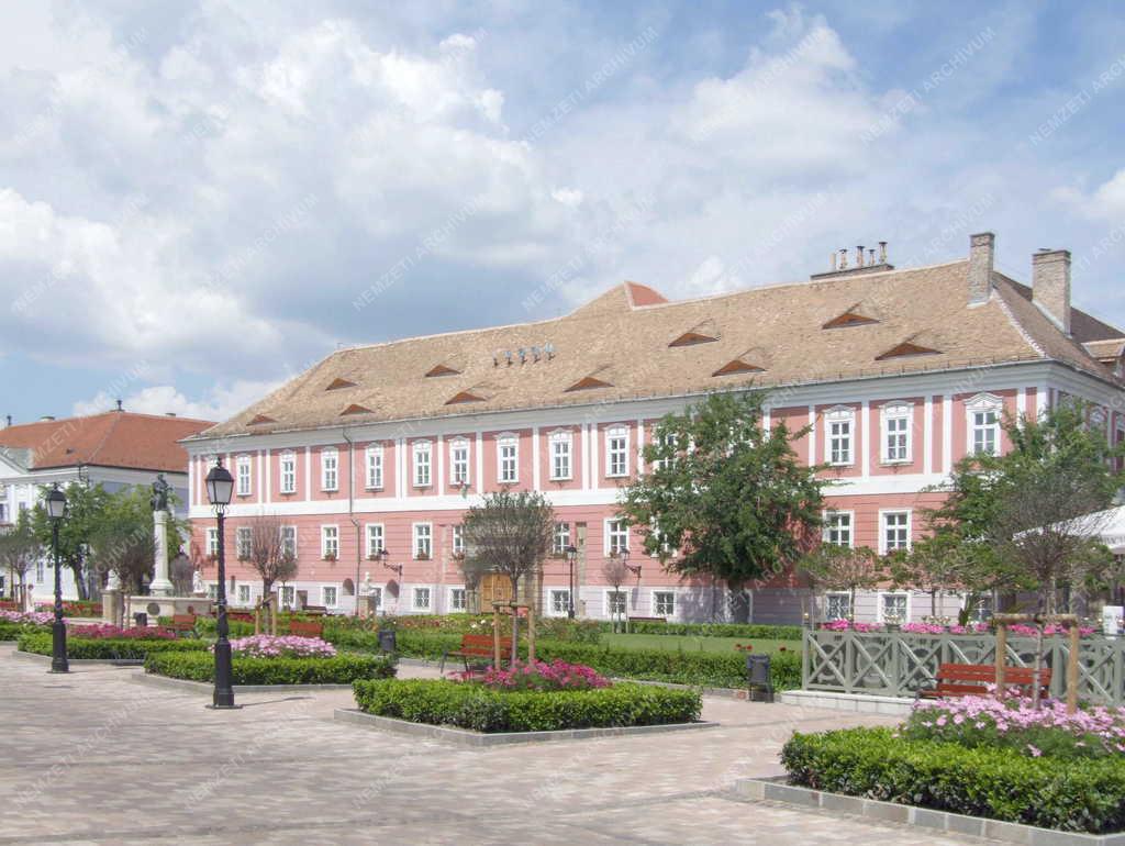 Vác - Március 15. tér
