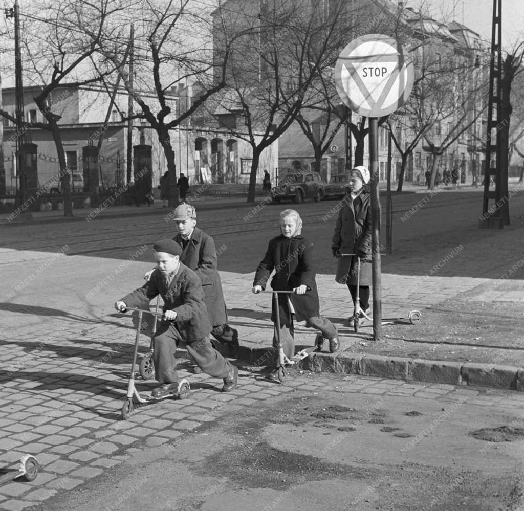 Oktatás - Közlekedés - Iskolás KRESZ-verseny Zuglóban