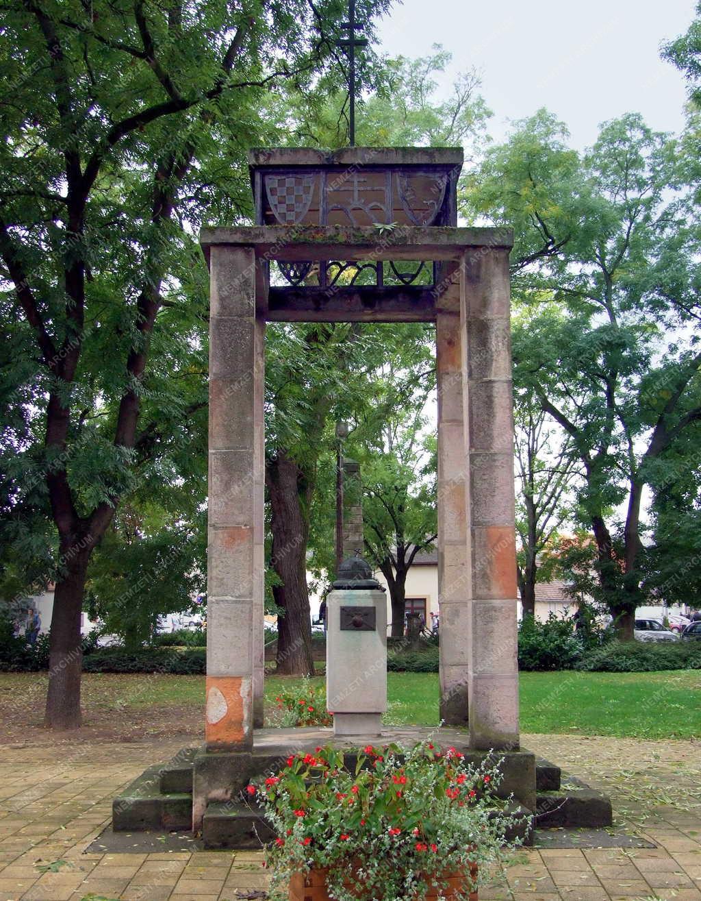 Városkép - Szécsény - Szent István-emlékmű