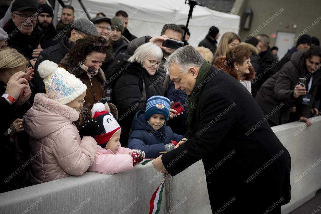 Az M85-ös autóút és a Bécsi-dombi alagútpár átadása