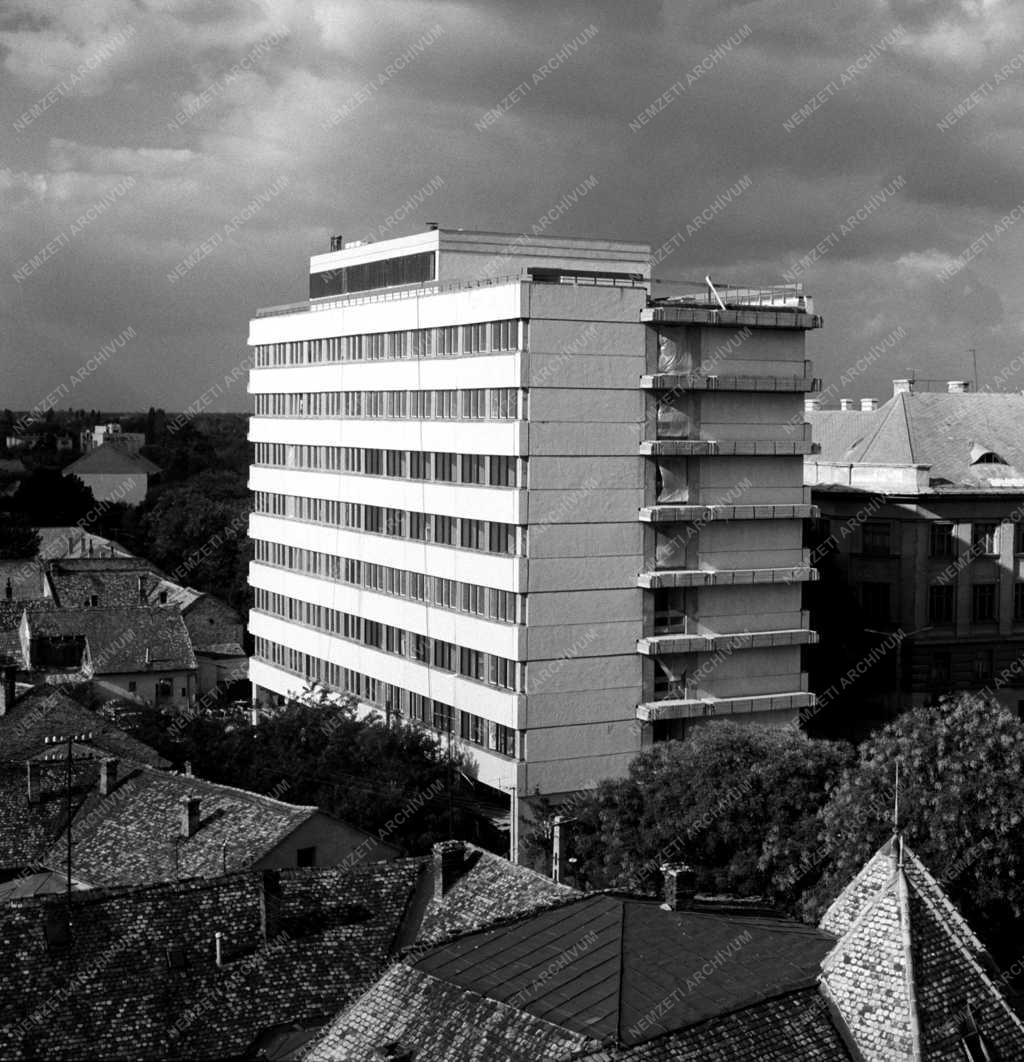 Városkép - Az Óvonőképző Intézet új kollegiuma Kecskeméten