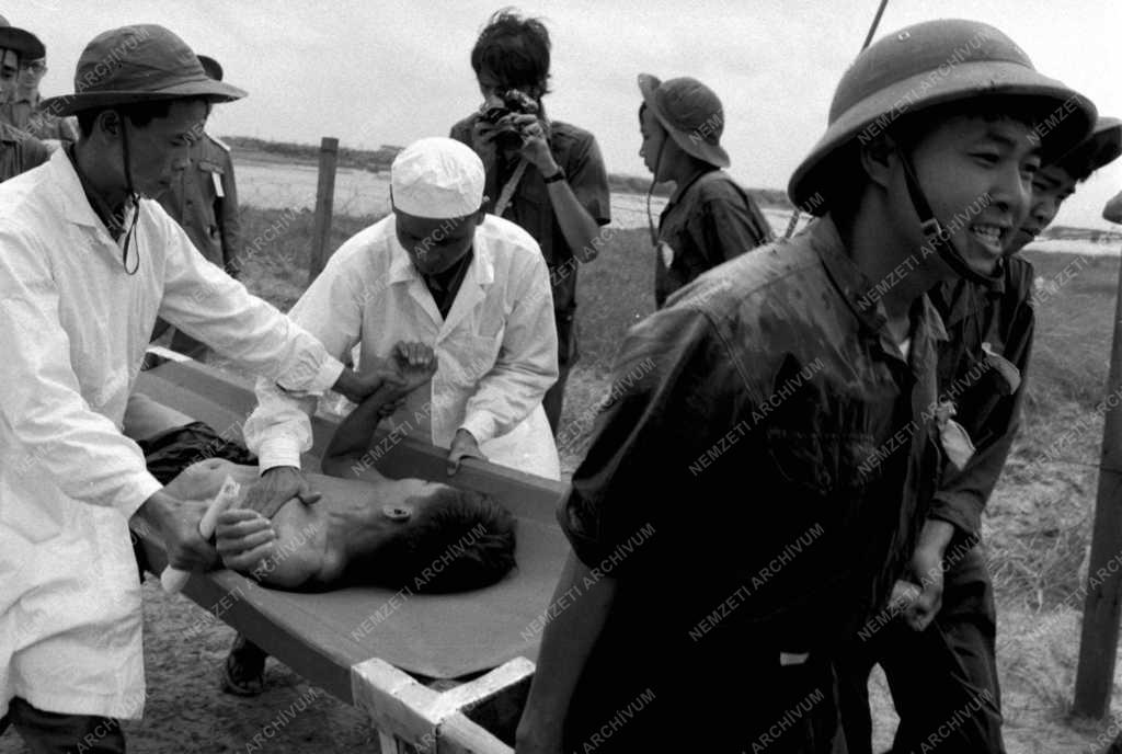 Vietnami háború - Foglyok átadása Quang Tri tartományban