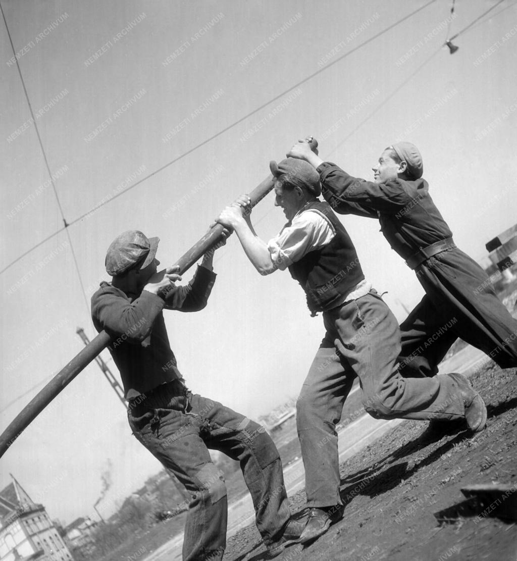 Építőipar - A Margit híd újjáépítése