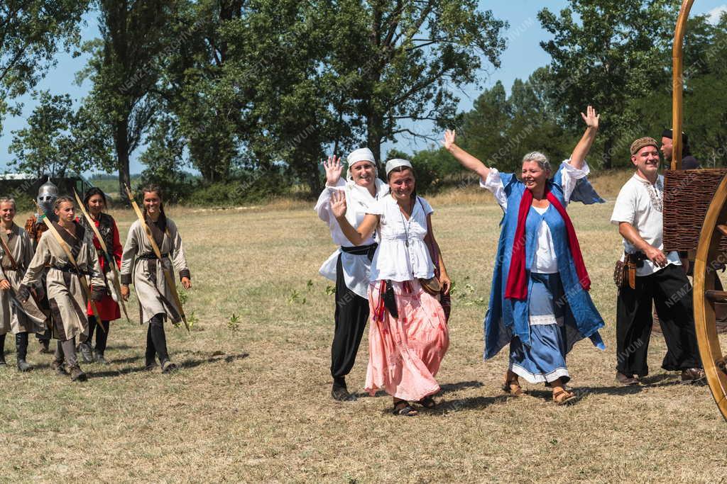 Néphagyomány - Kultúra -  Ősök Napja Bugacon - Kurultaj Magyar Törzsi Gyűlés