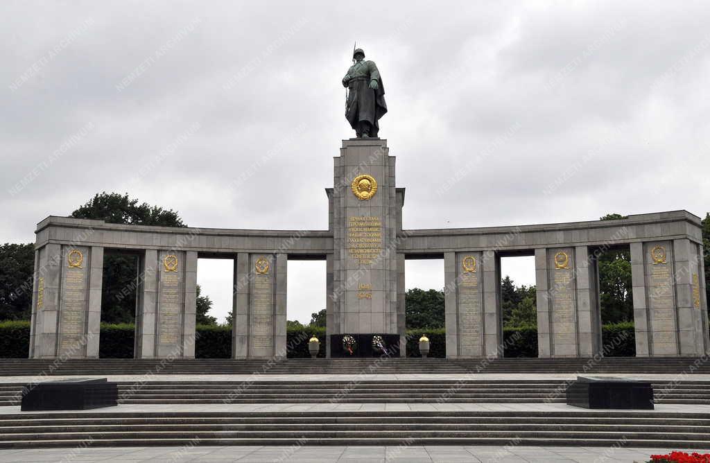 Emlékmű - Berlin - Szovjet (győzelmi) emlékmű