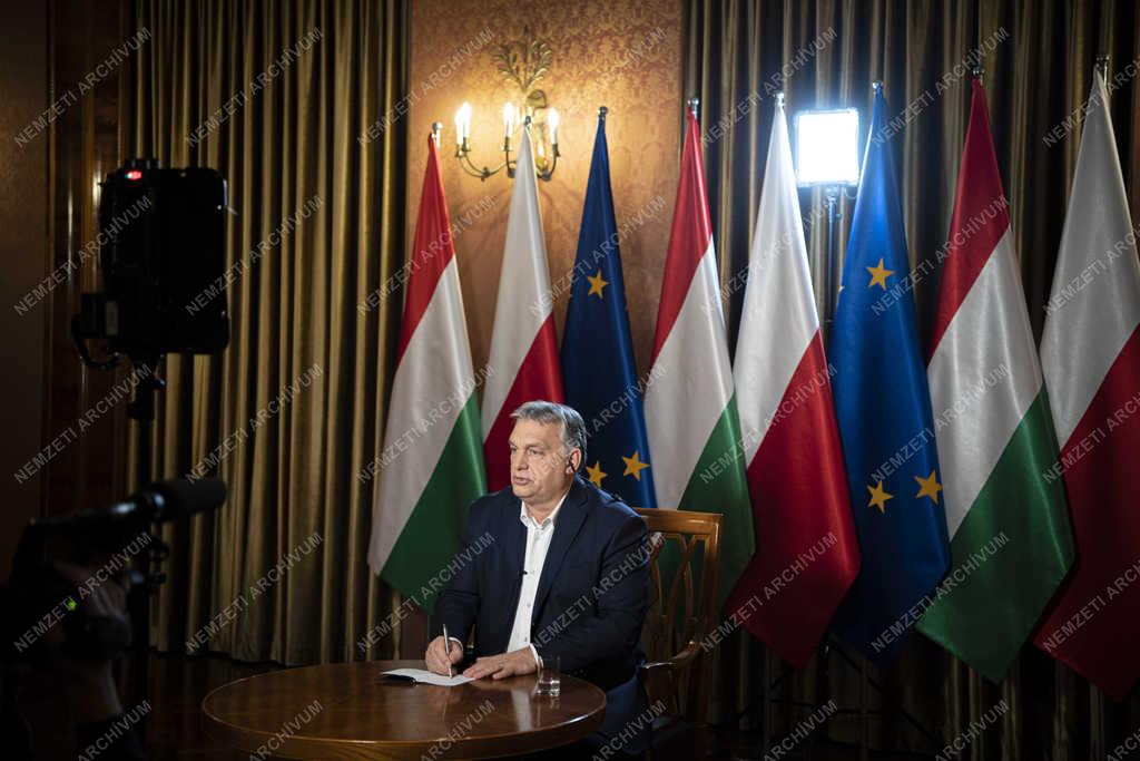 Orbán Viktor Varsóban