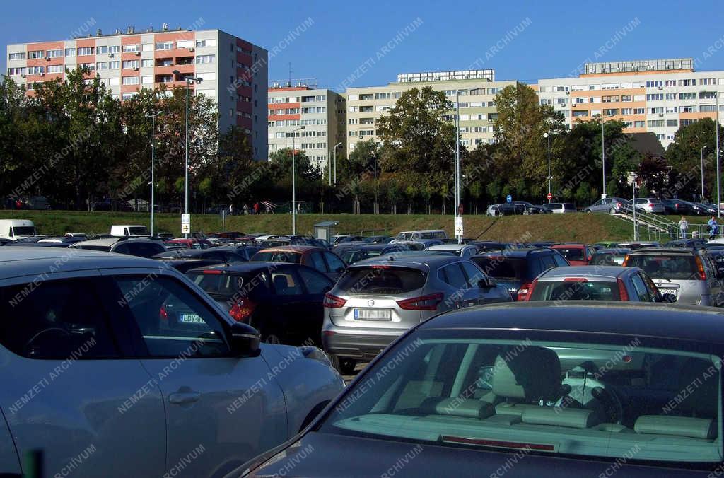 Városkép - Budapest - Az őrmezői P+R-parkoló