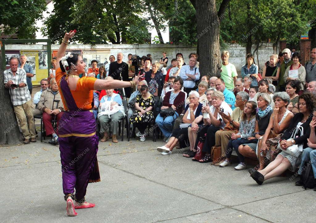 Rendezvény - Zebegény - Amrita Sérgil kiállításának megnyitója