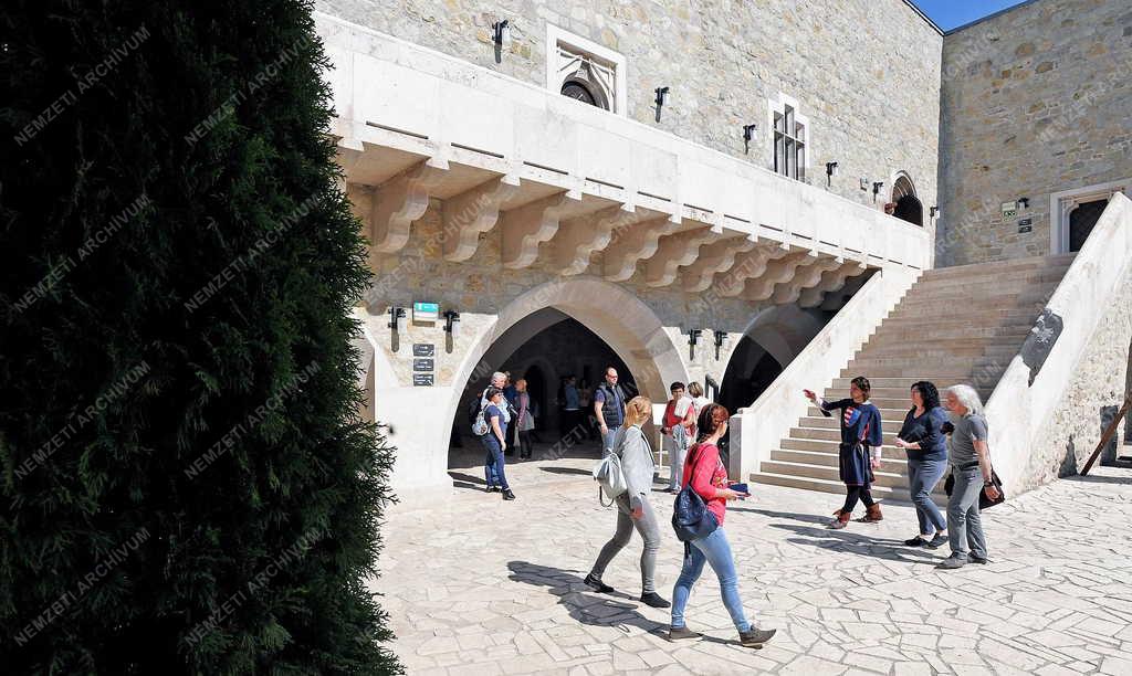 Turizmus - Diósgyőr - Az újjáépített vár