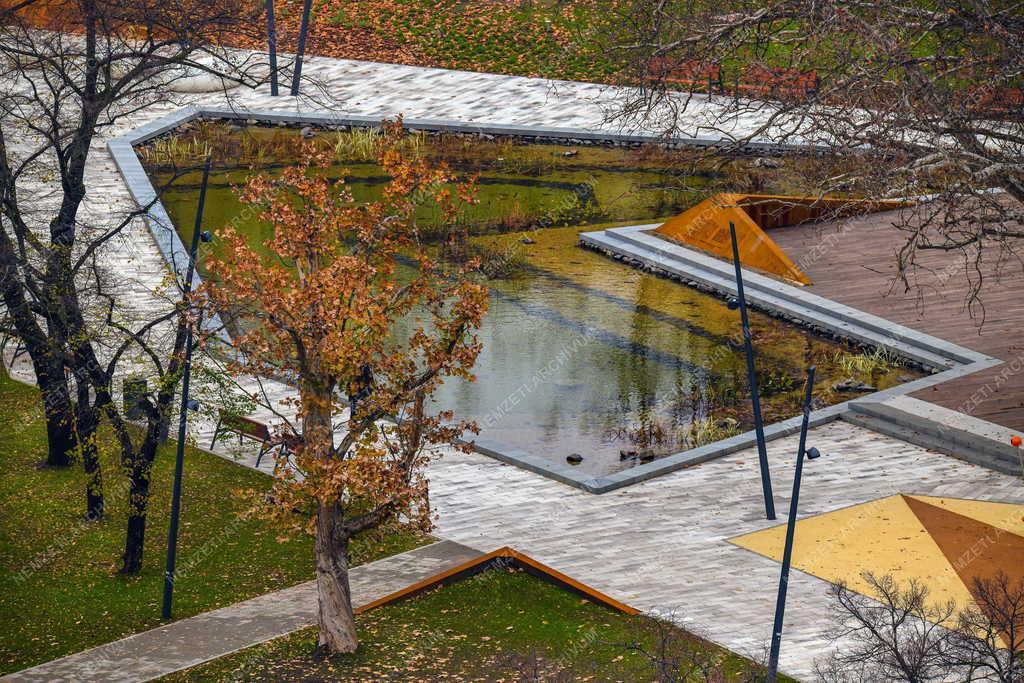 Városképek - Debrecen - Megújult a Petőfi tér