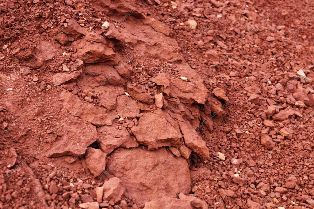 Bányászat - Kultúra - Emlékpark az egykor a bauxitbányászat miatt megszűnt Iharkúton
