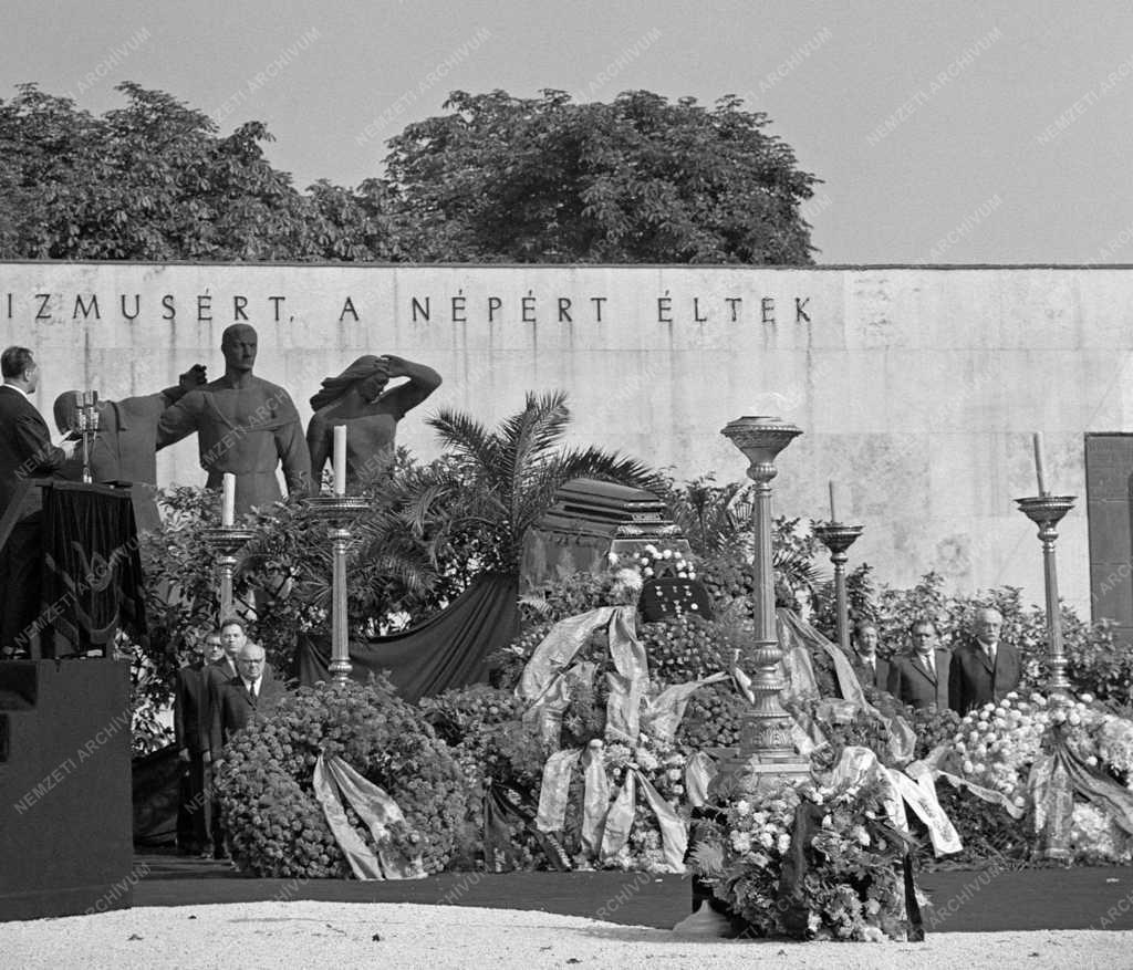 Temetés - Pór Bertalan Kossuth-díjas festőművész búcsúztatása