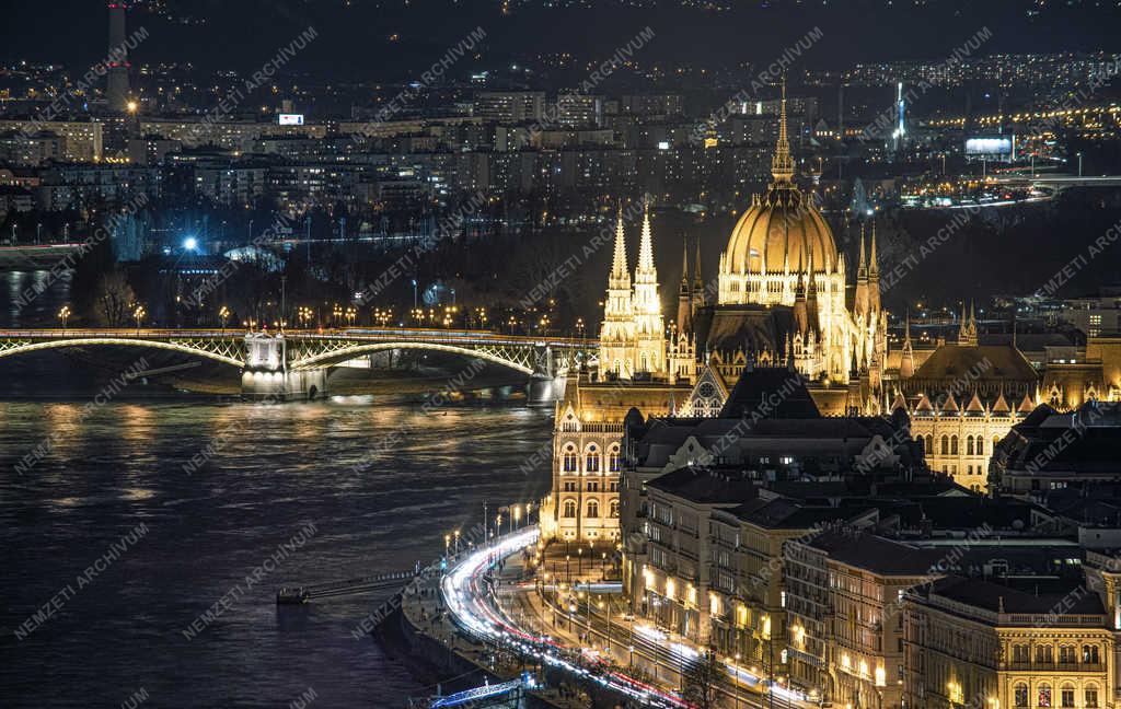 Esti városkép - Budapest - A Parlament és a Margit híd