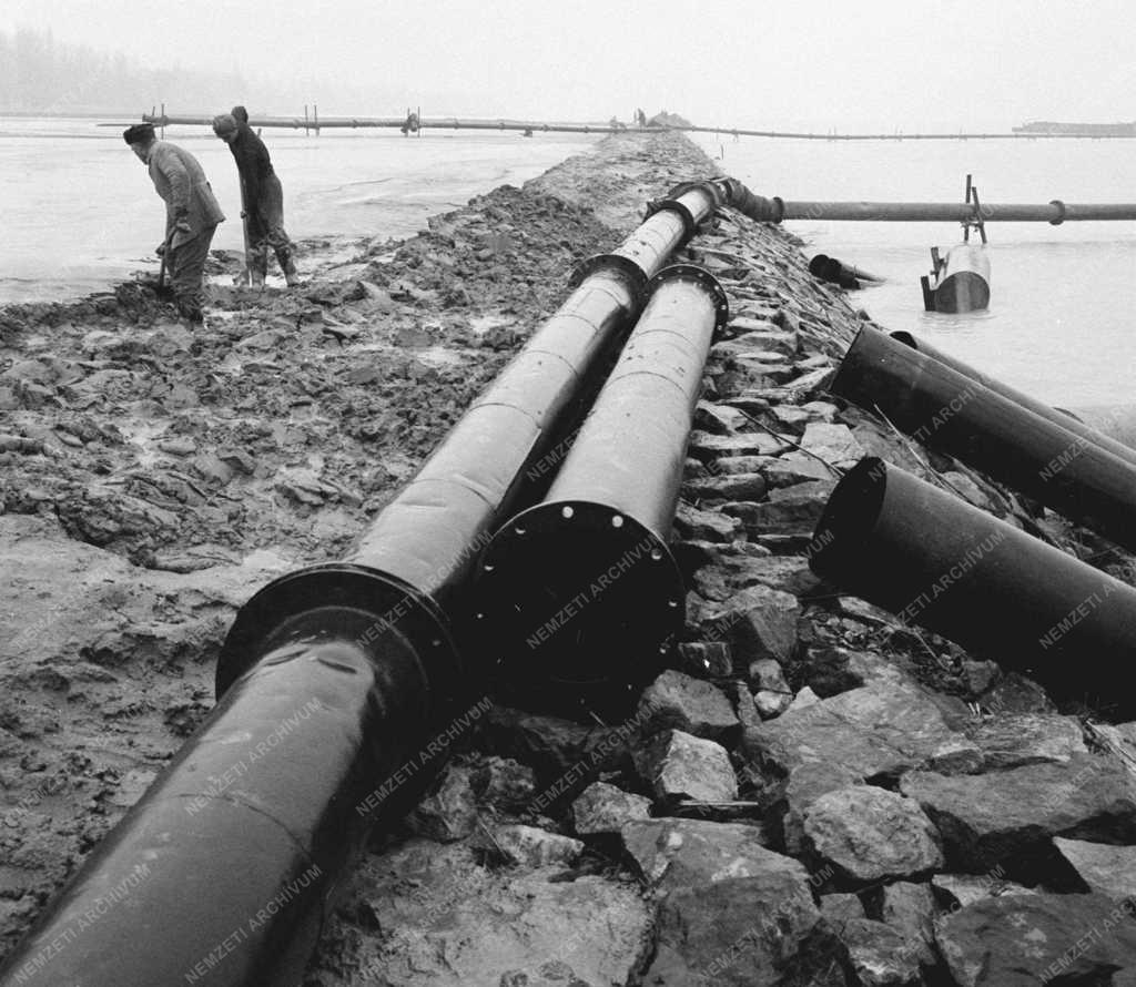 Környezetvédelem - Területet ’lopnak’ a Balatontól