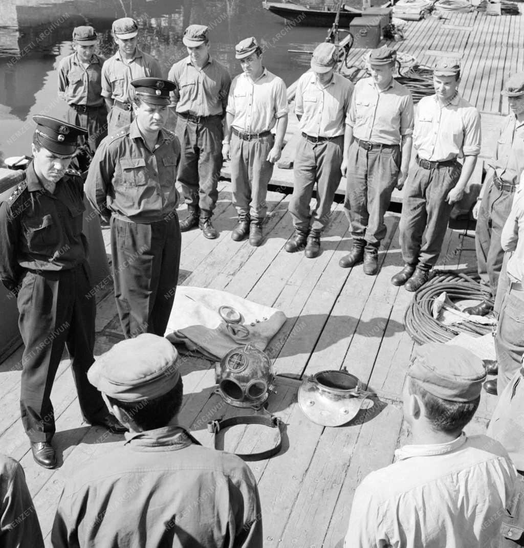 Fegyveres erők - A Magyar Néphadsereg nehézbúvár kiképzése