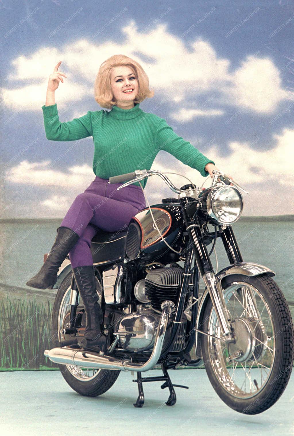 Közlekedés - Pannónia Triál motorkerékpár