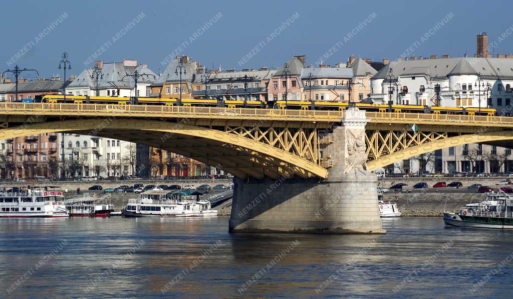 Városkép - Budapest - A Margit híd és a Carl Lutz rakpart 