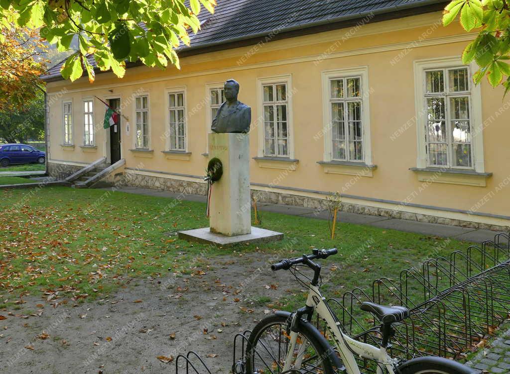 Oktatás - Zebegény - Szőnyi István Általános Iskola