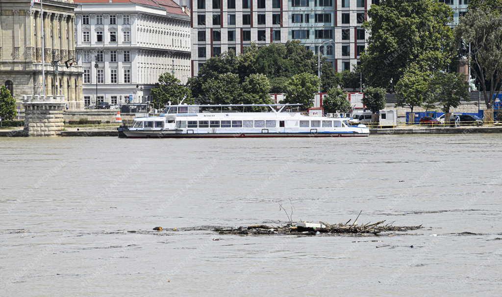 Folyó - Budapest - Magas a Duna folyó vízállása