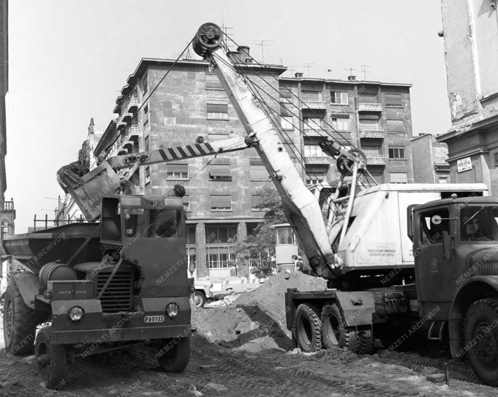 Közlekedés - Felújítják a fővárosi József Attila utcát