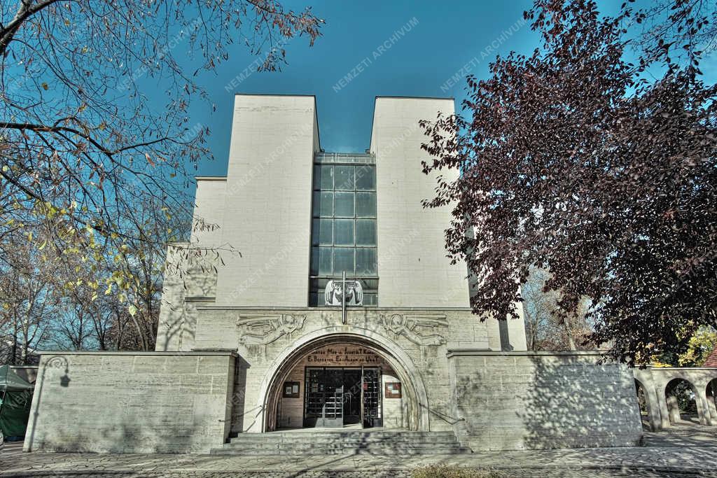 Egyházi épület - Budapest - Városmajori műemlék templom