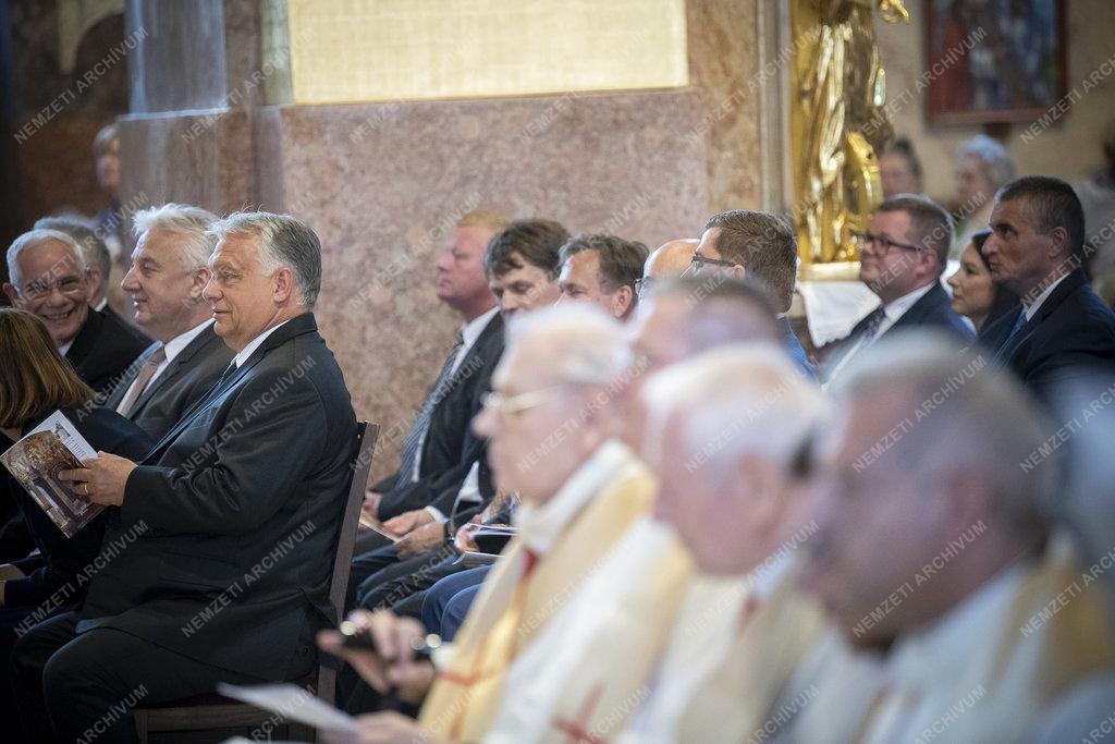 Orbán Viktor gyémántmisén a győri székesegyházban 