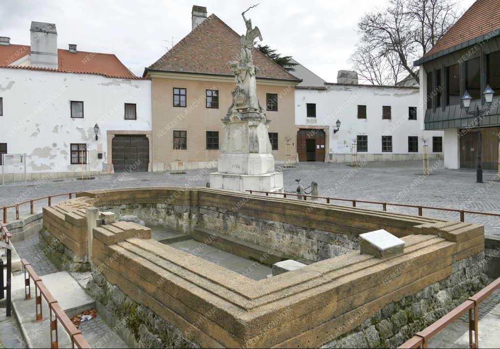 Városkép - Győr - Árpád-kori Szent Lázár plébániatemplom feltárt alapja