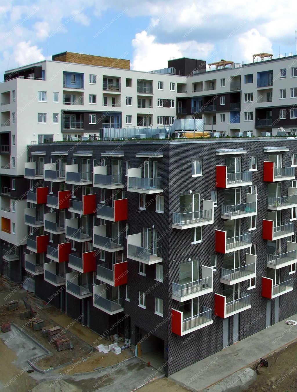 Építoipar - Budapest - Újabb lakóépület a City Home lakóparkban