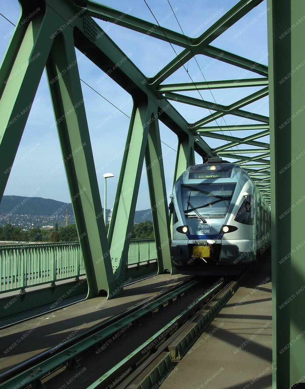 Közlekedés - Budapest - A villamosított esztergomi vasútvonal