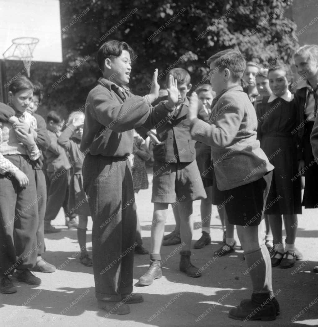 Oktatás - Koreai diákok a Diana úti Általános Iskolában