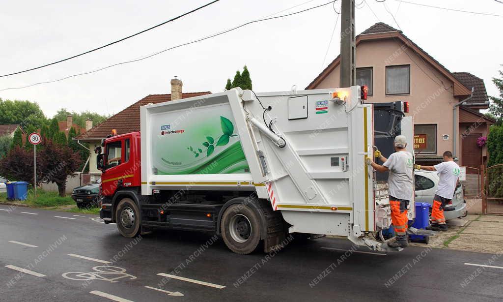 Innováció - Debrecen - Elektromos meghajtású kukás autó