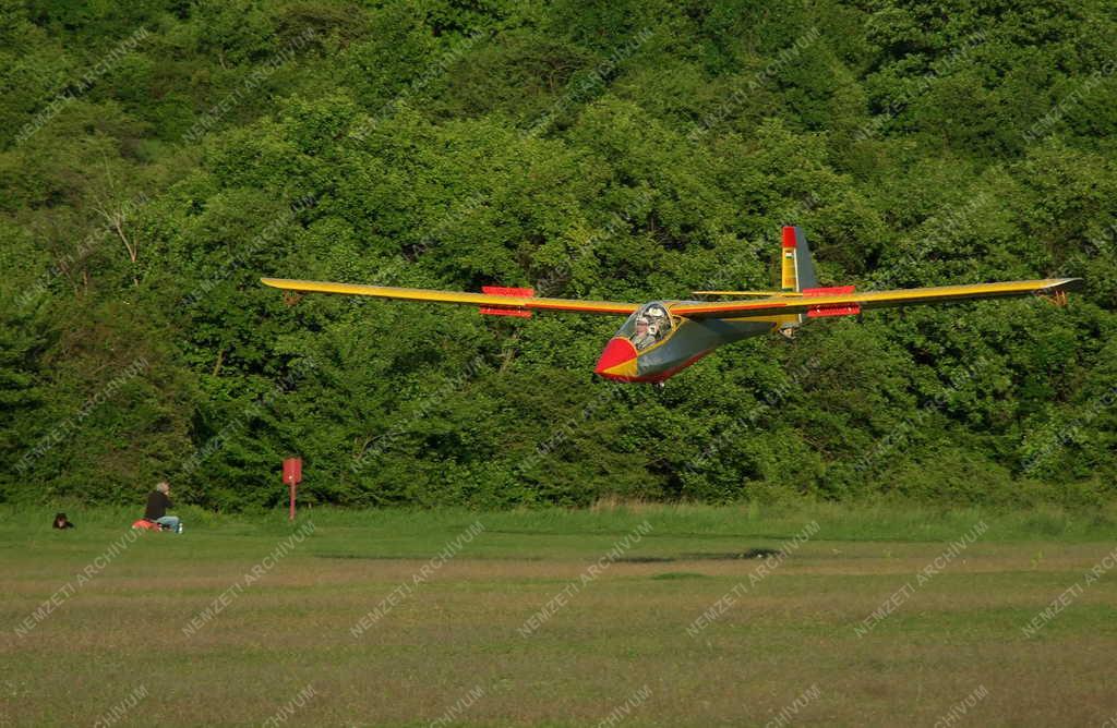 Sport - Repülés - Vitorlázó repülőgép a Hármashatár-hegyen