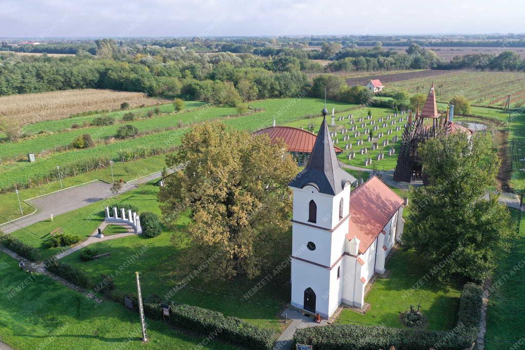 Turizmus - Nagygéc - A Megmaradás Temploma