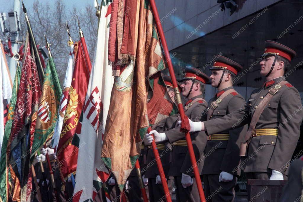 Belpolitika - Április 4. - Díszszemle 