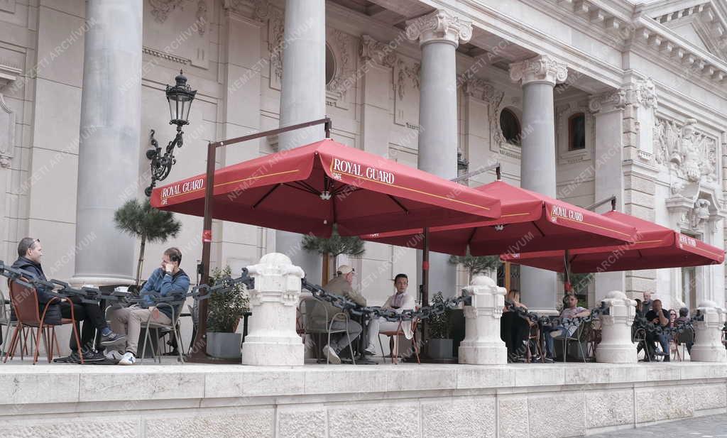 Vendéglátás - Kultúra - Royal Guard Café és kiállítás a Budavári Palota Főőrség épületében