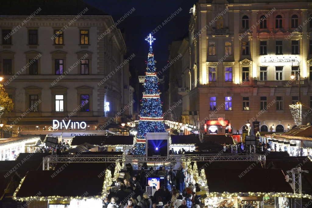 Városkép - Ünnep - Budapest  - Adventi Ünnep a Bazilikánál