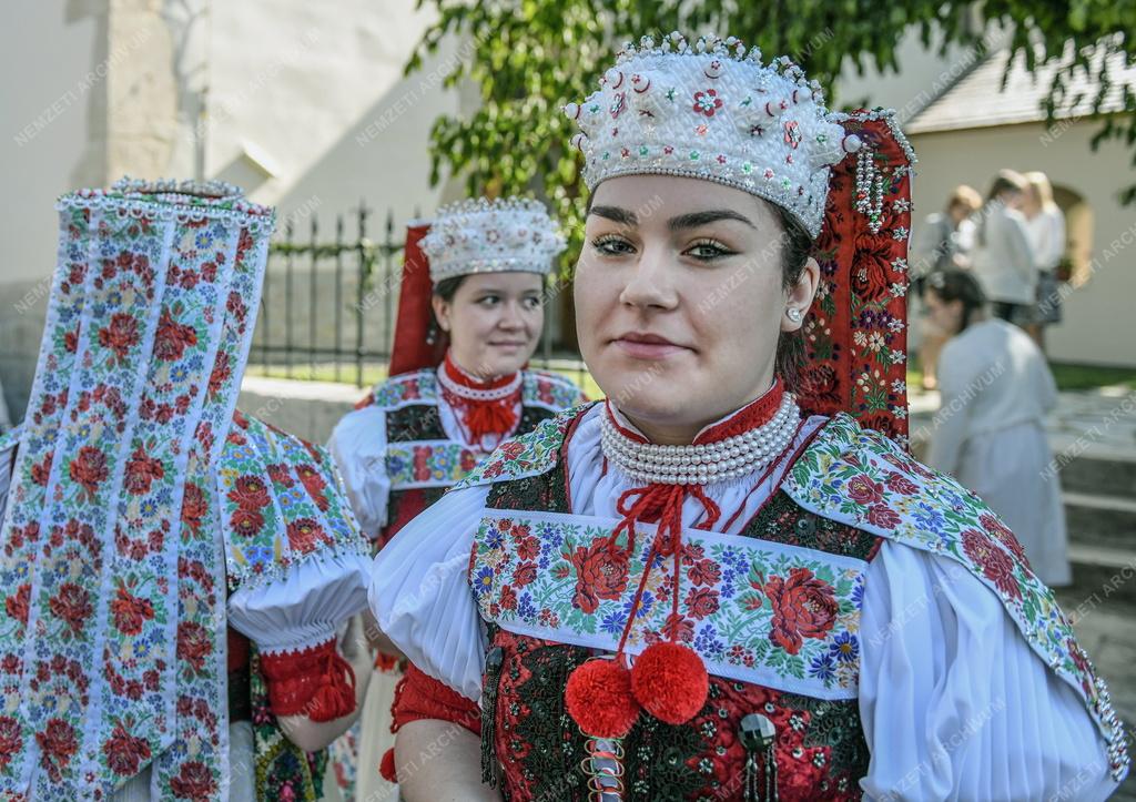 Vallás - Néphagyomány - Konfirmáció Erdélyben