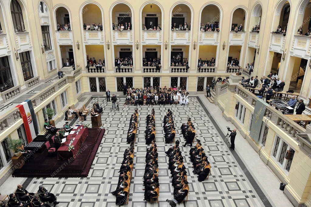 Felsőoktatás - Debrecen - Diplomaosztó ünnepség