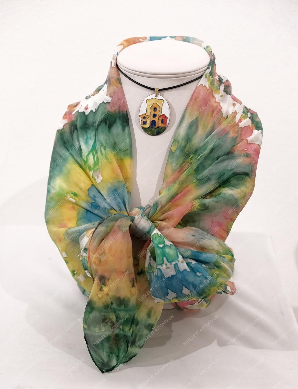 Kultúra - Budapest - Andrásiné Pocsalyi Julianna lakberendező, képzőművész kiállítása