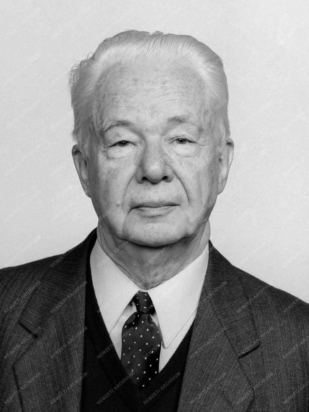 Kitüntetés - Állami Díjasok - Dr. Kosáry Domokos 
