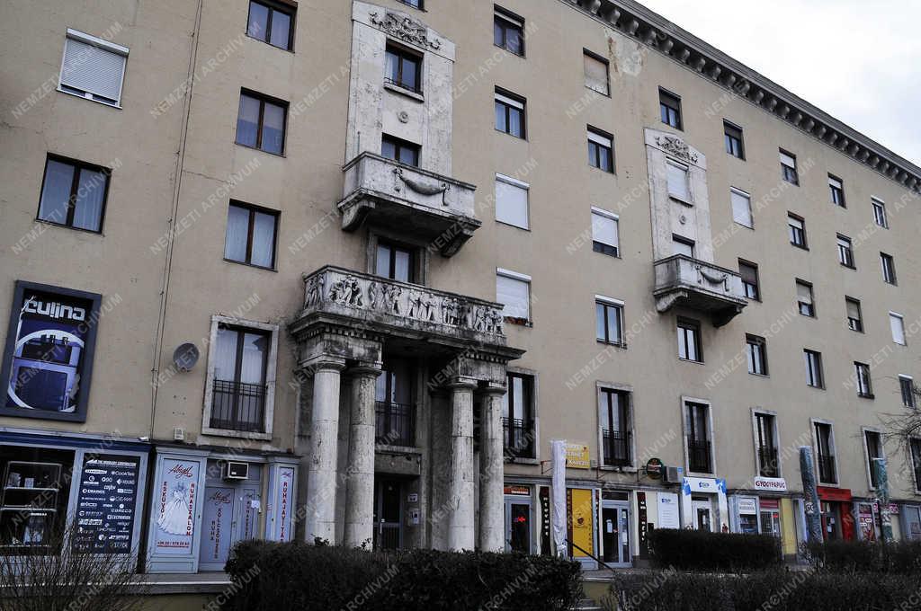 Épület - Budapest - Az ötvenes évek építészete Csepelen 