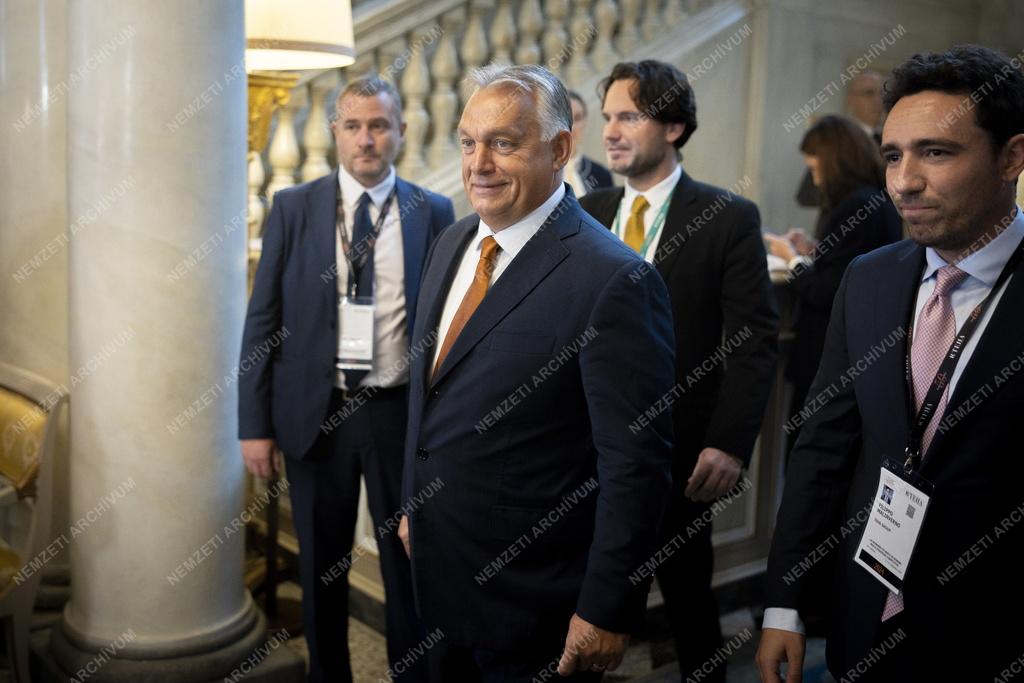 Orbán Viktor az Európai Ház - Ambrosetti fórumon