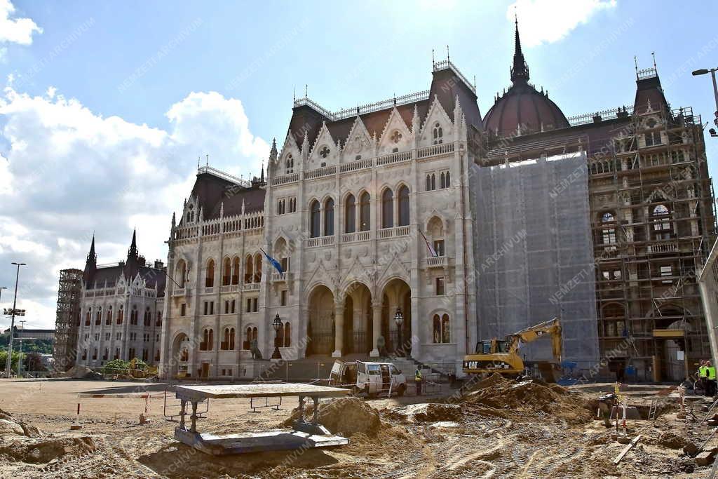Felújítás - Budapest - A Kossuth Lajos tér rekonstrukciója