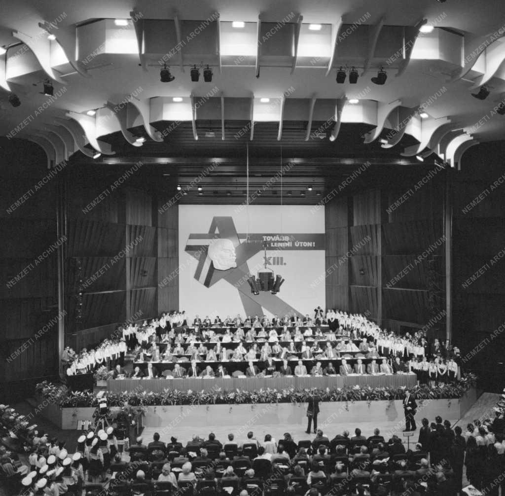 Belpolitika - Az MSZMP XIII. kongresszusa