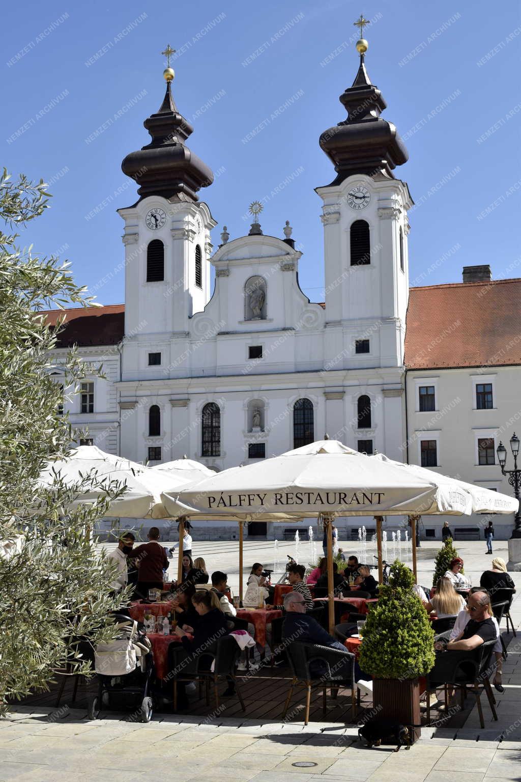 Vendéglátás - Győr - Vendégeket fogadnak az éttermek 