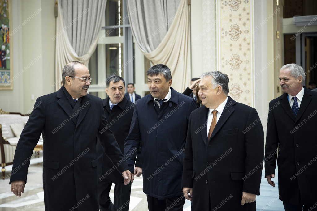 Orbán Viktor Üzbegisztánban