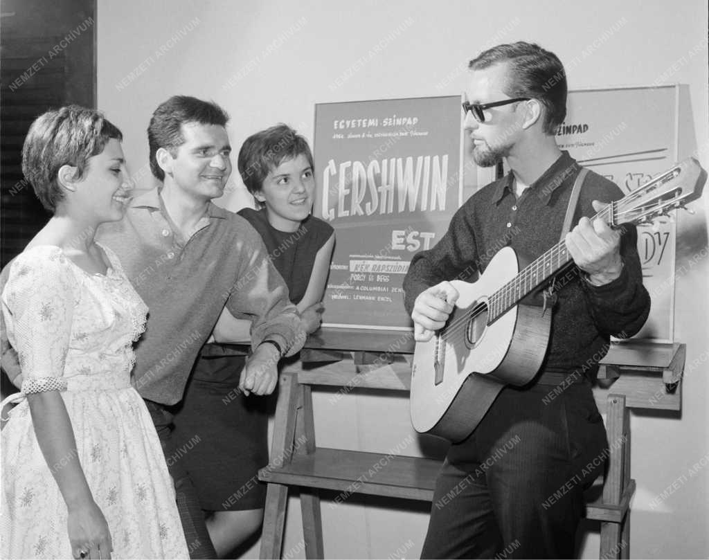 Művészet - Richard W. Tompkins Budapesten