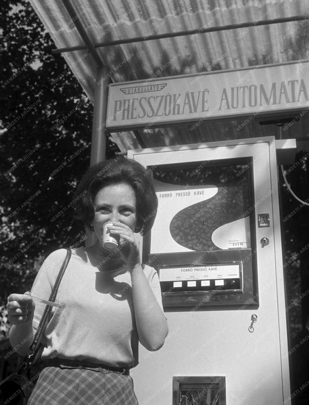 Kereskedelem - Az Utasellátó Vállalat automatái