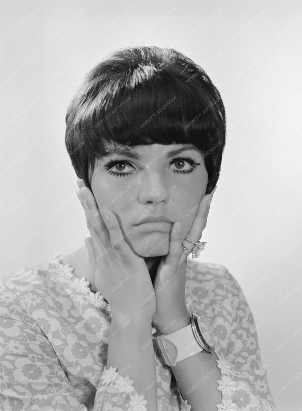 Kultúra - Zalatnai Sarolta táncdalénekes