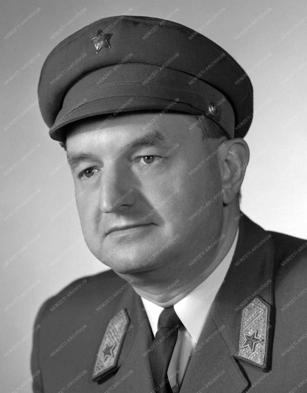 Személyek - Papp Árpád, a Munkásőrség országos parancsnoka